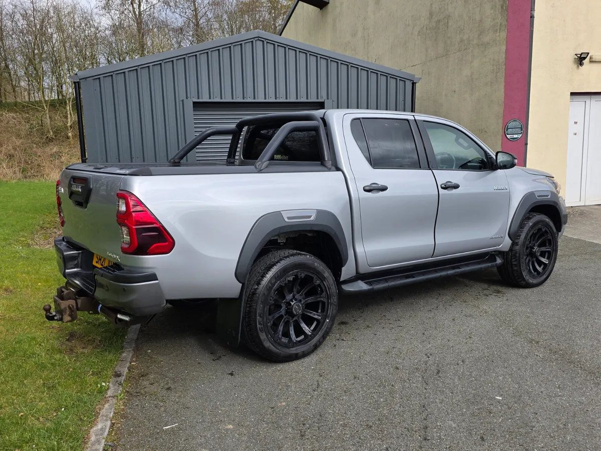 2021 Toyota Hilux 2.8 Invincible x auto NO VAT - Image 3