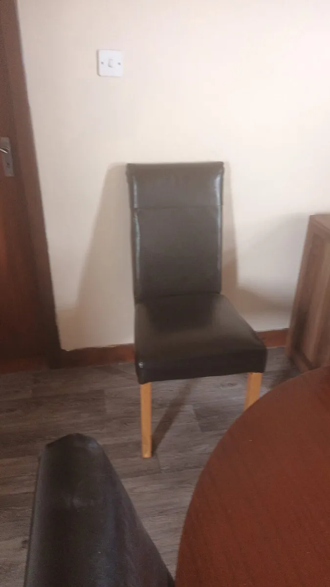 Mahogany table and 6 chairs - Image 3