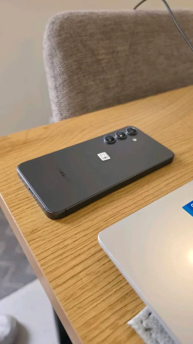 Samsung Galaxy S24 256gb - Image 3