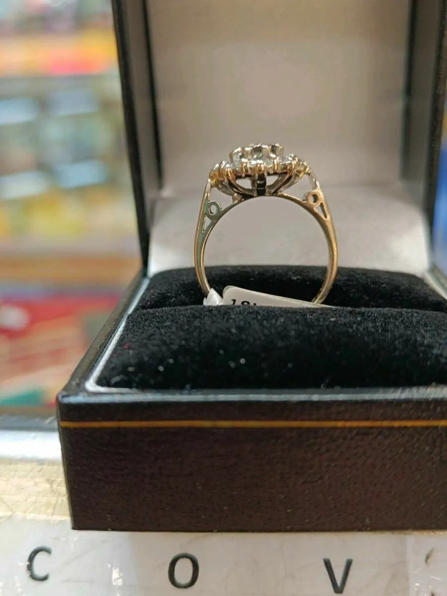 18 K White Gold & Diamond Cluster Vintage Ring - Image 2