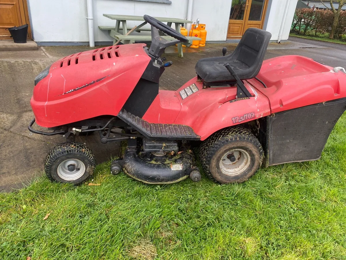Castlegarden ride on mower - Image 1