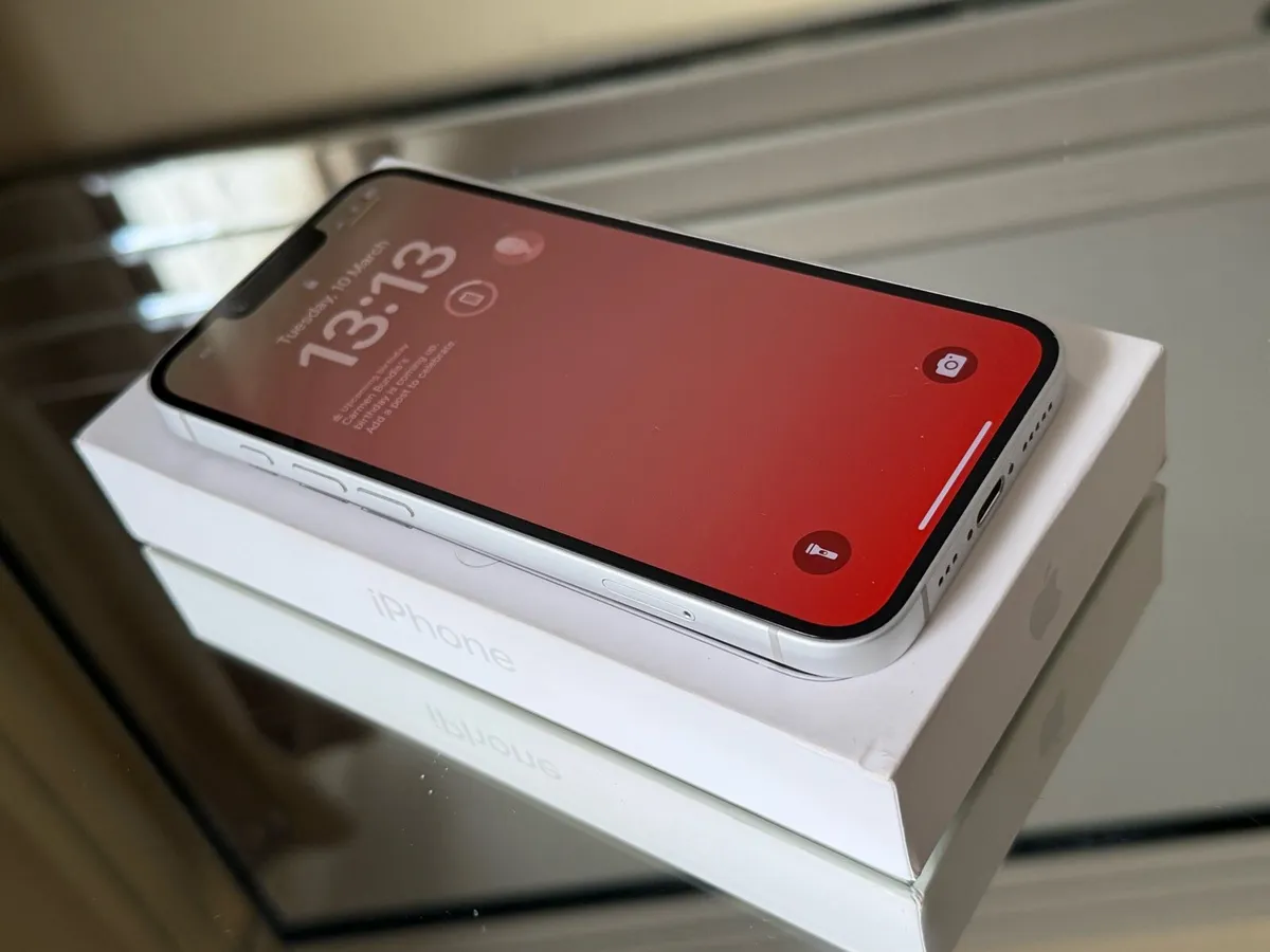 Apple iPhone 16e white Unlocked to any sim - Image 1