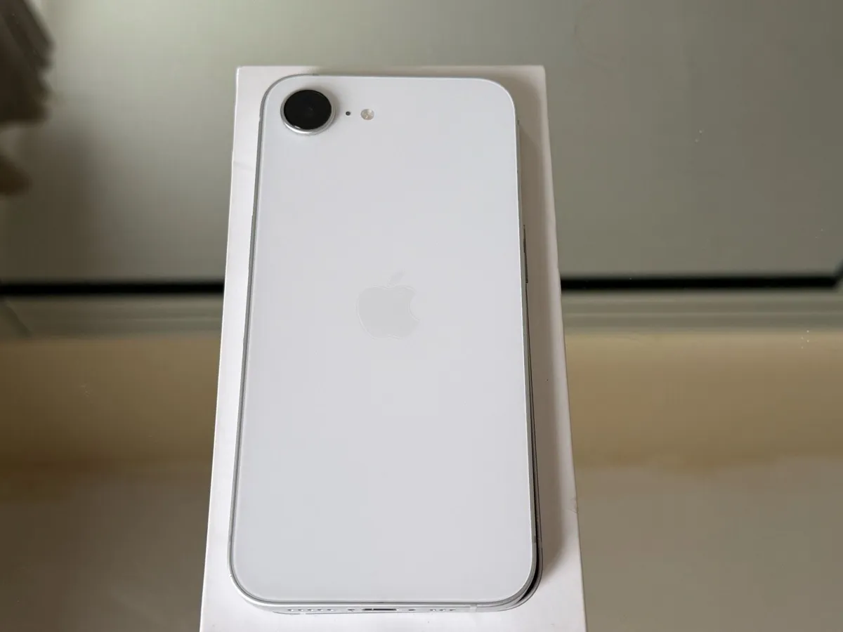 Apple iPhone 16e white Unlocked to any sim - Image 3