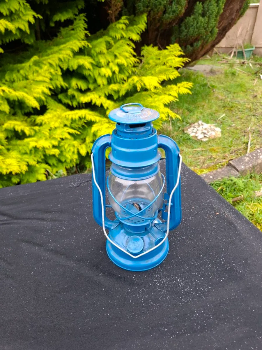 Blue hurricane lamp - Image 1