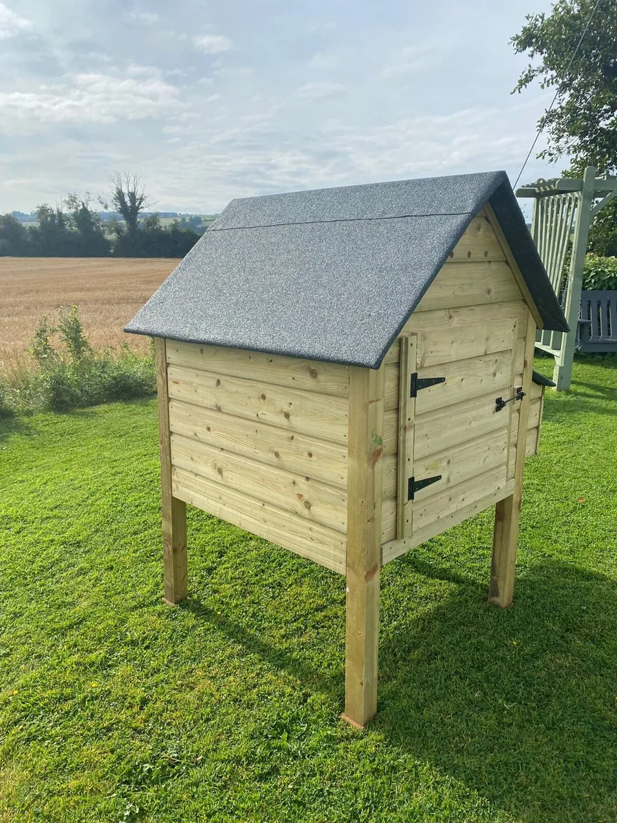 Large Hand-Built Wooden Chicken Coop- Fits 8 hens - Image 3