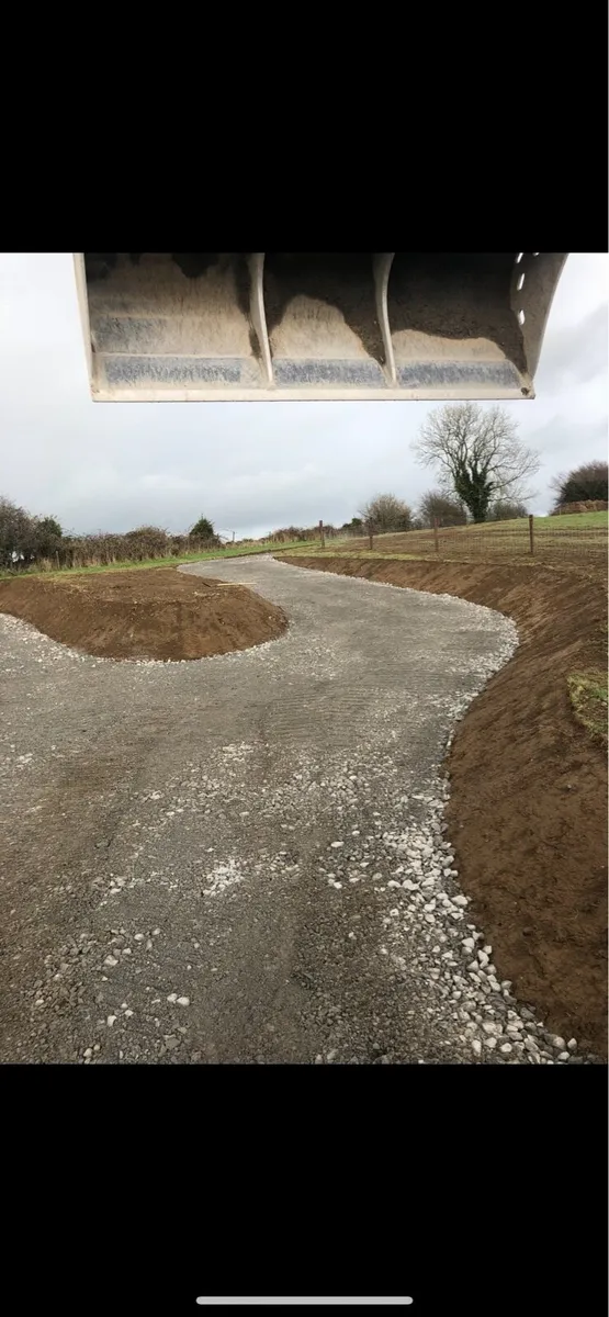 EXPERIENCED DIGGER DRIVER AVAILABLE - Image 4