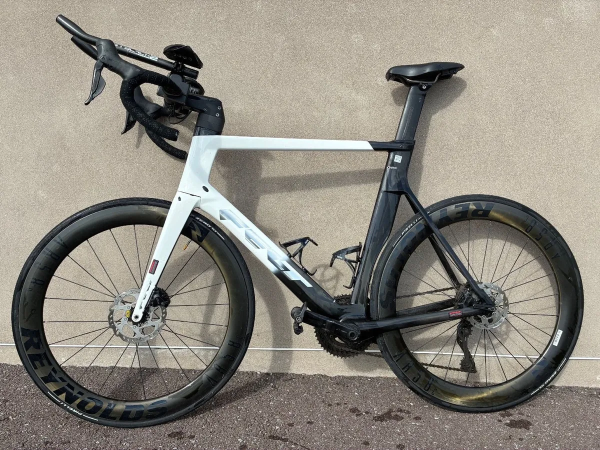 Triathlon / Road Bike - Felt AR Advanced 105 Di2 - Image 1