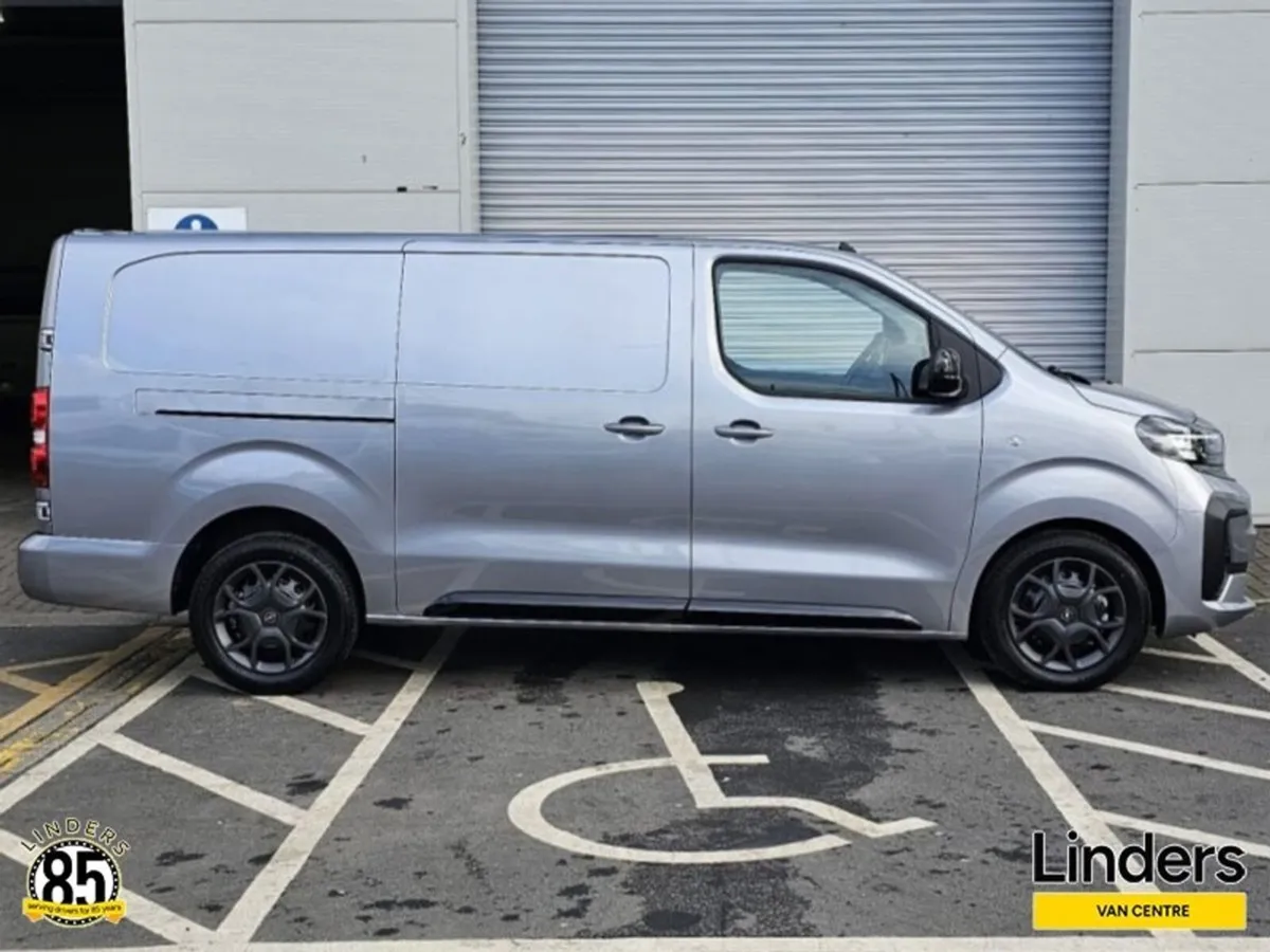 Opel Vivaro SPORTIVE 2.2 180BHP AUTO - Image 3