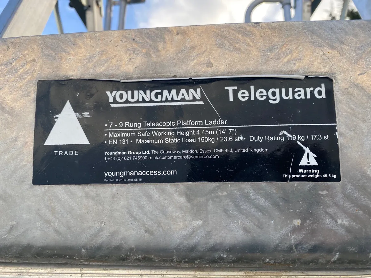 YOUNGMAN 7-9 rung podium extendable ladder - Image 3