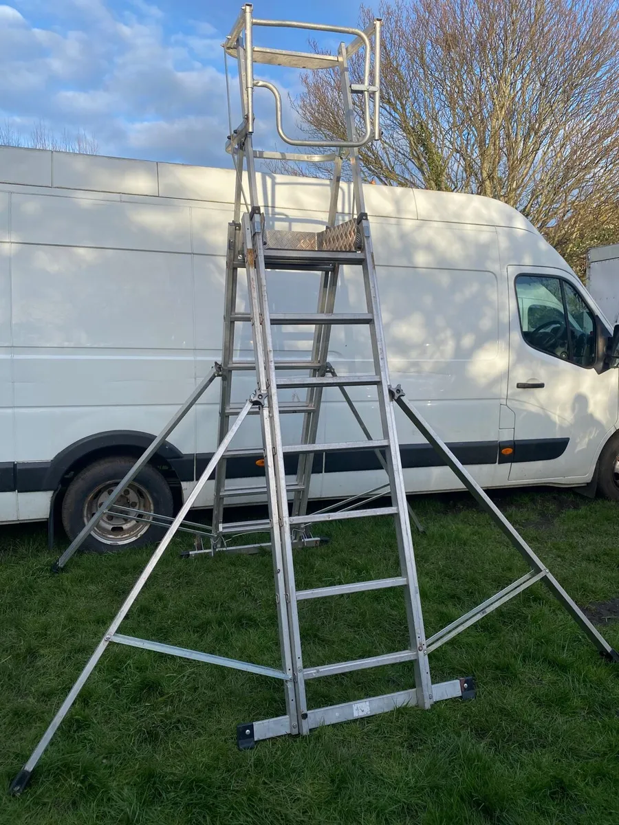 YOUNGMAN 7-9 rung podium extendable ladder - Image 4