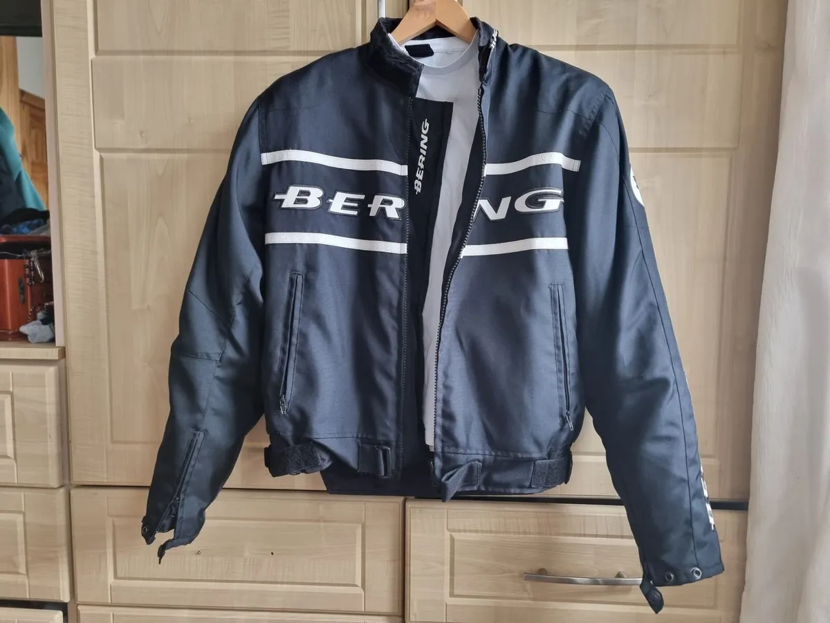 Bering Motorcycle Jacket as new M//L - Image 1