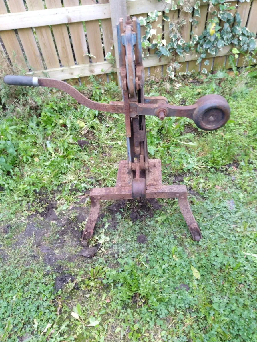 Vintage Manual Wine Bottle Corker - Cast Iron - Image 2