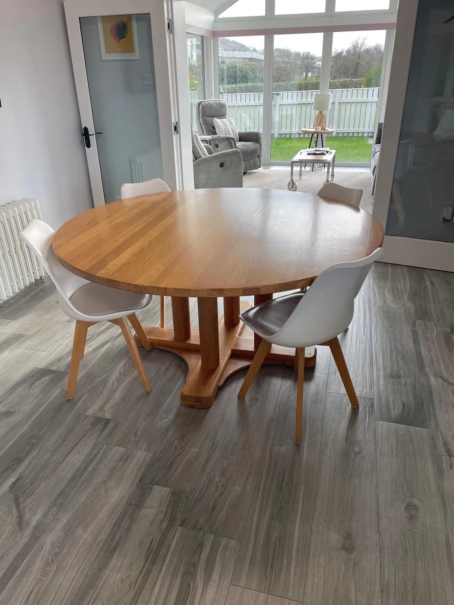 Table and chairs/ furniture - Image 1