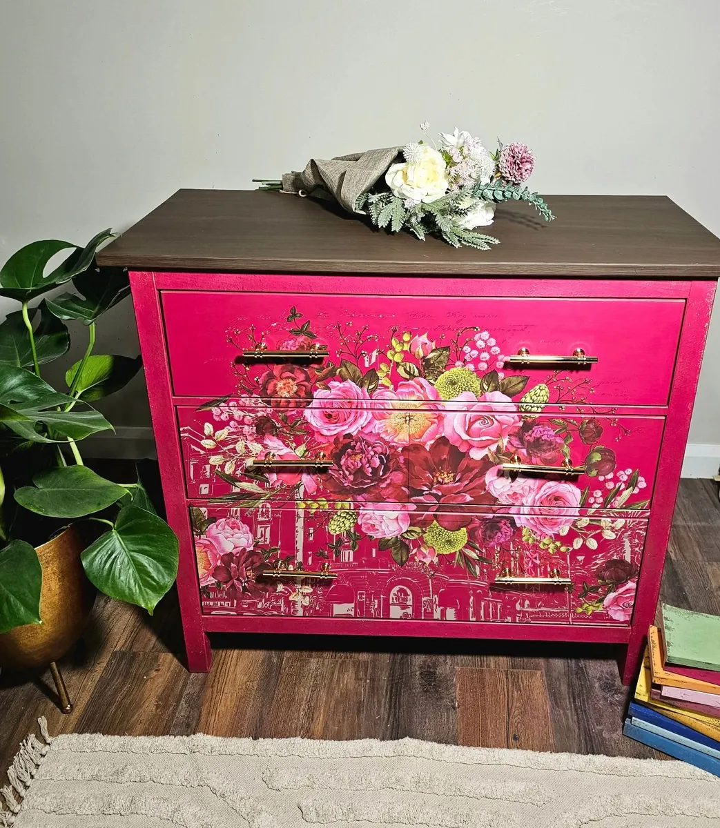Chest of drawers - Image 1