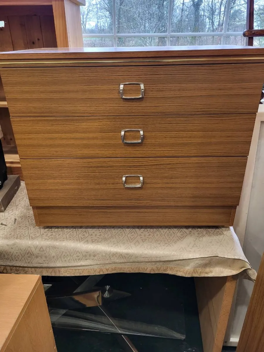 Small chest of drawers - Image 1