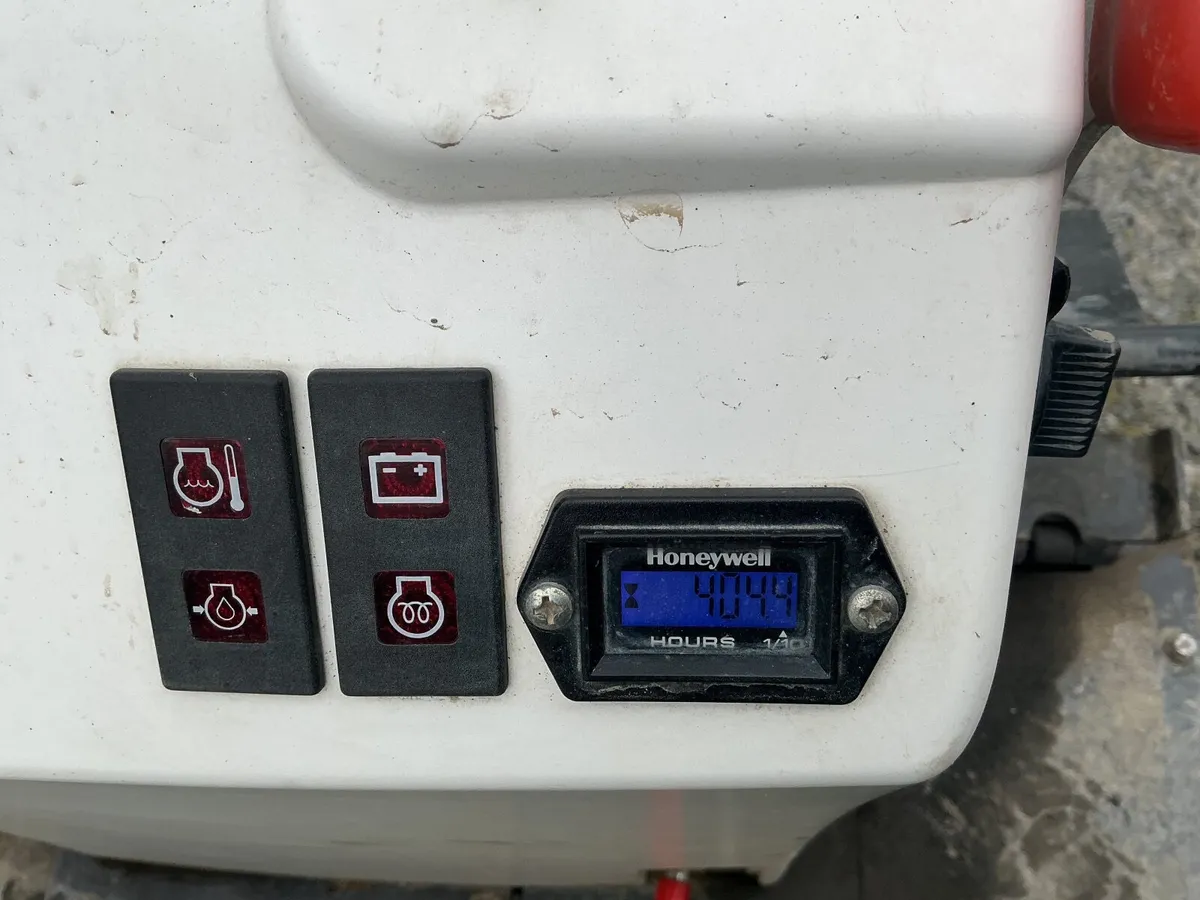 Mini excavator Bobcat E10Z with Trailer - Image 4