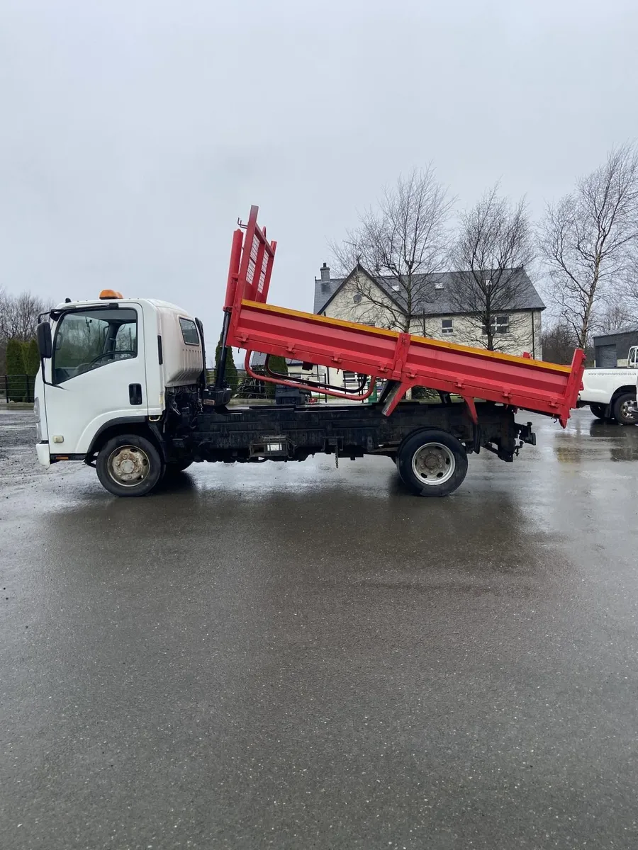 Isuzu Forward N75.190 Lorry  2011 - Image 1