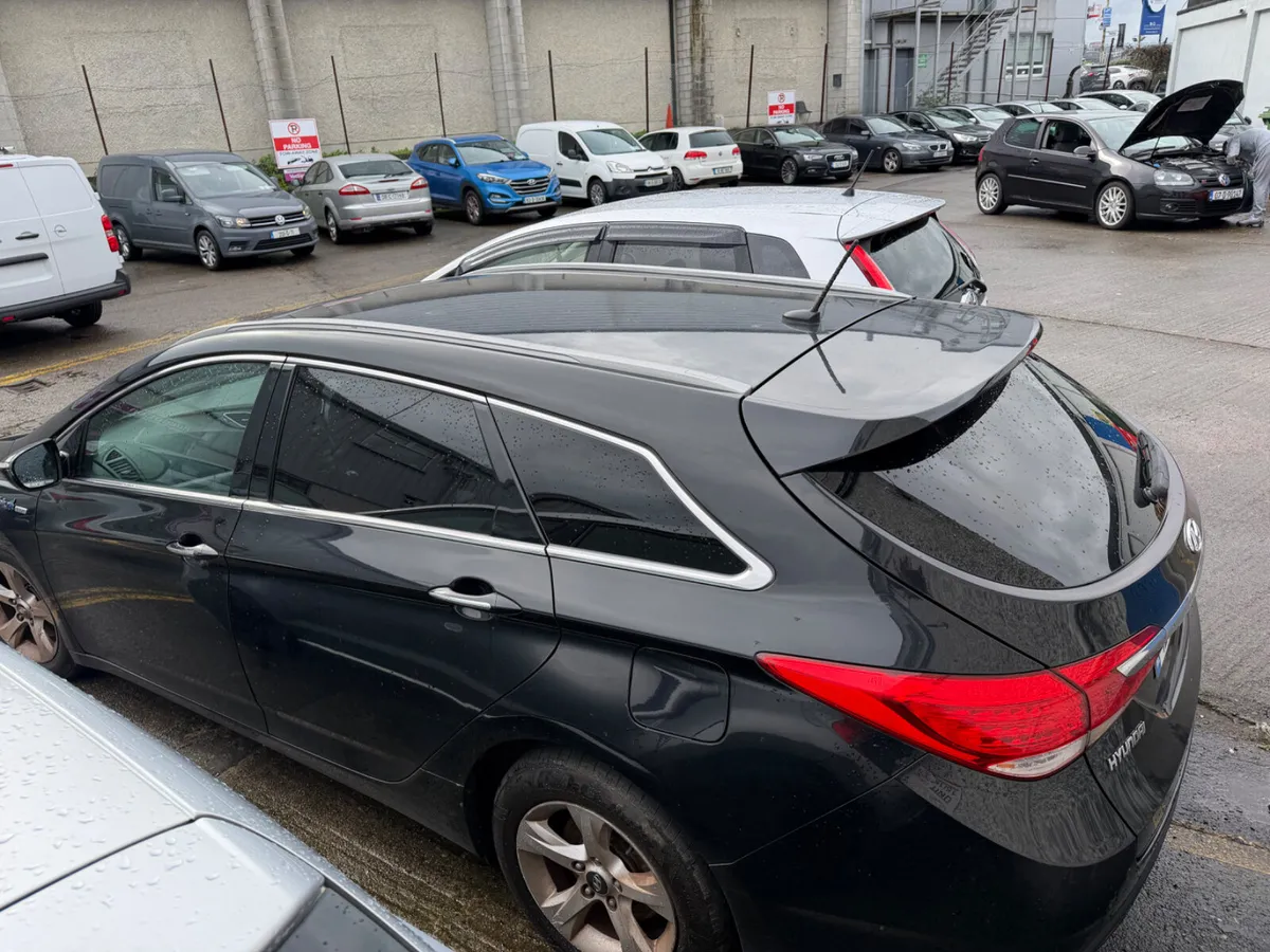 Hyundai i40 Estate 1.7Crdi - Image 2
