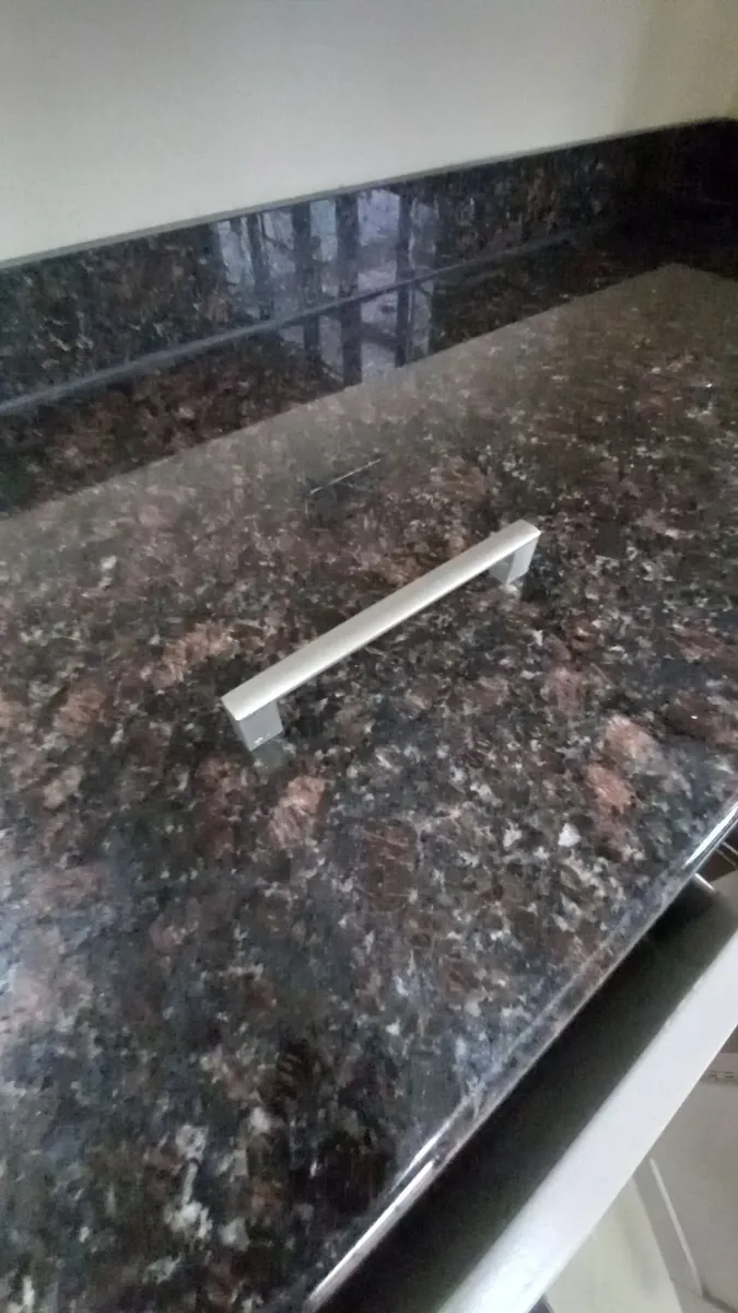 Kitchen built in cabinets door handles - Image 1