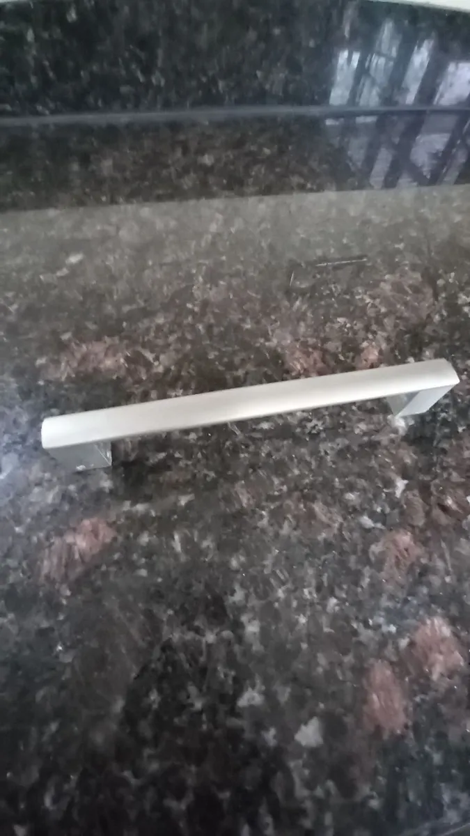 Kitchen built in cabinets door handles - Image 2