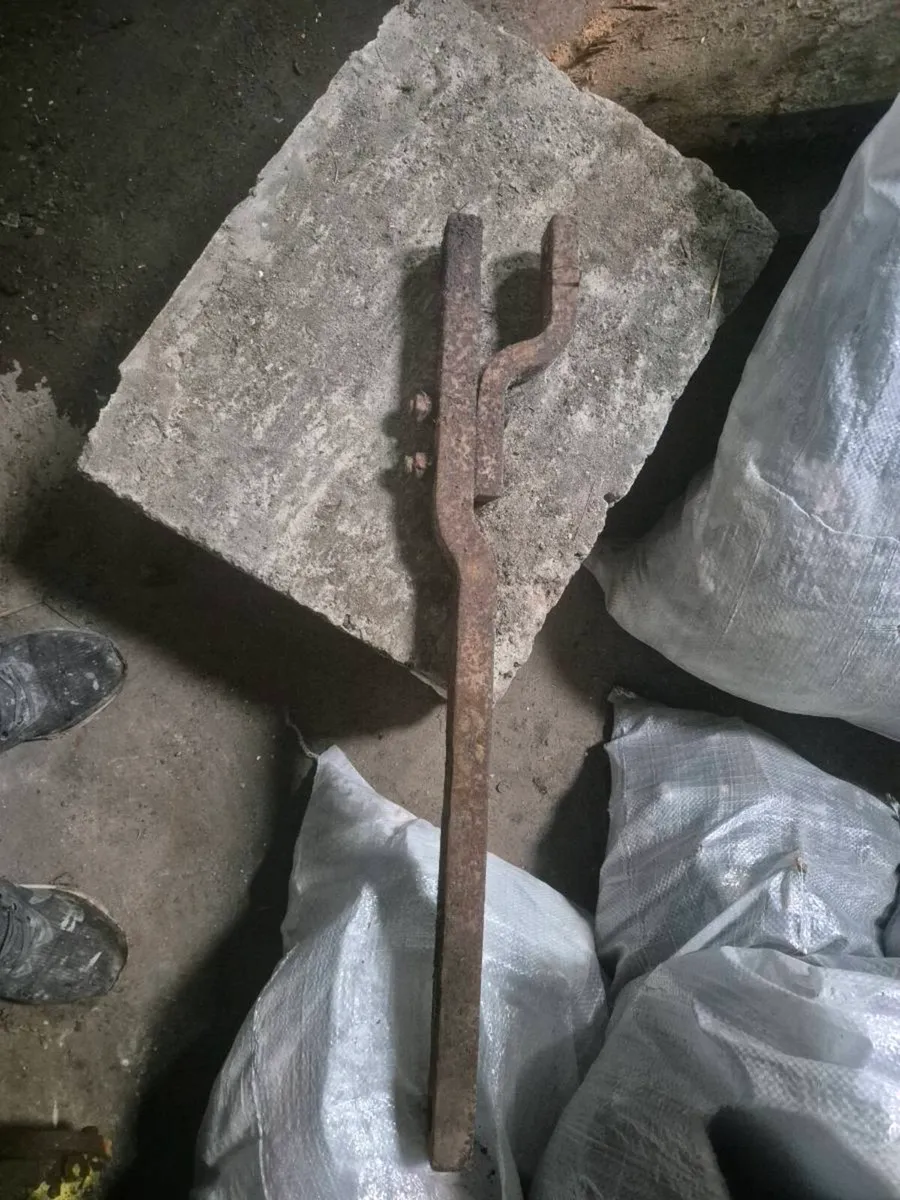 Vintage  tractor - Image 2