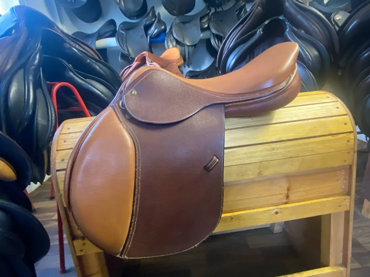 17.5 Elcabalo brown Leather jumping saddle - Image 1