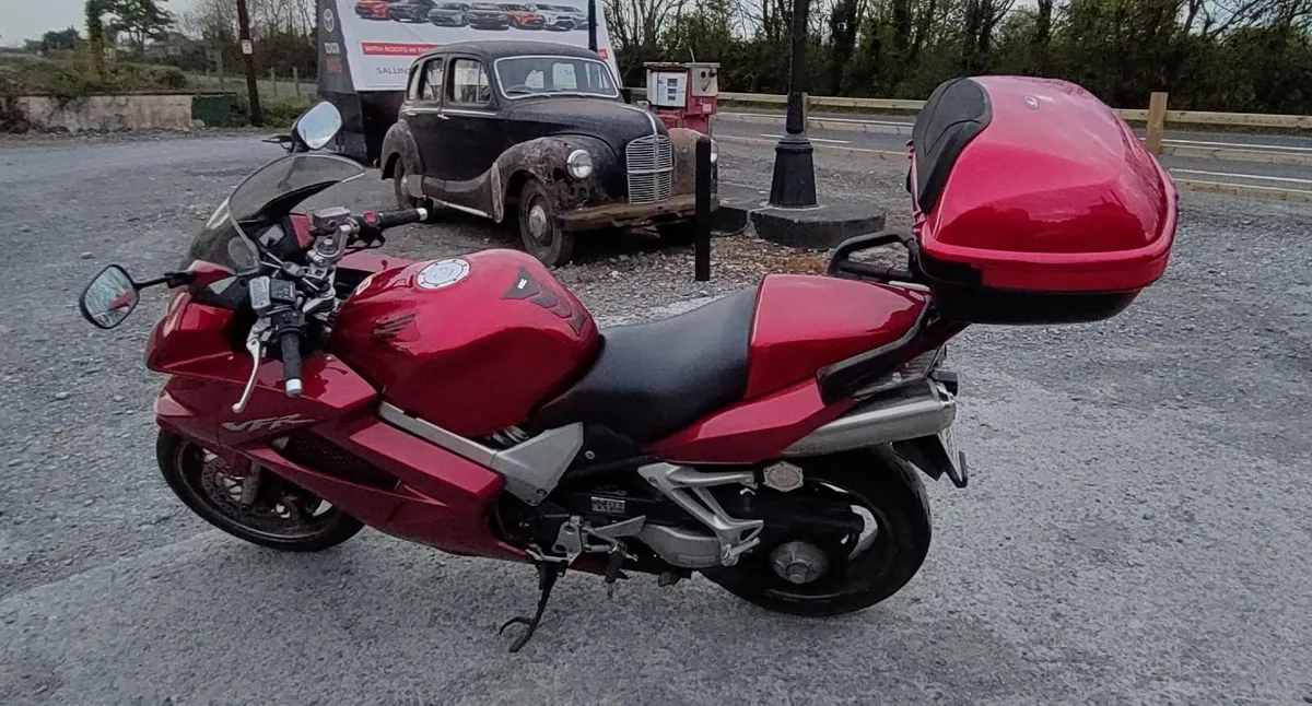 Honda VFR 2006 - Image 2