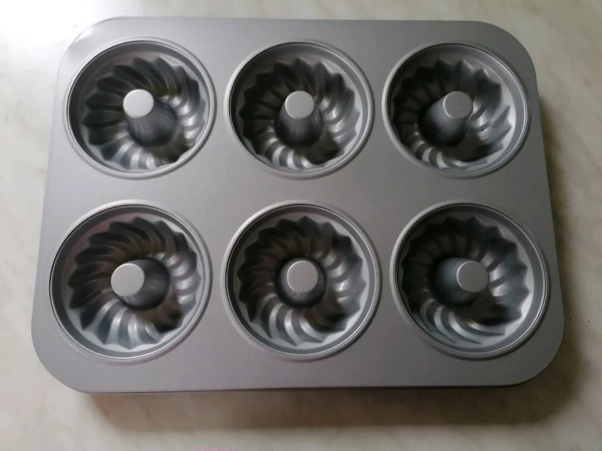 6-Cup Ring Cake Moulds - Image 1
