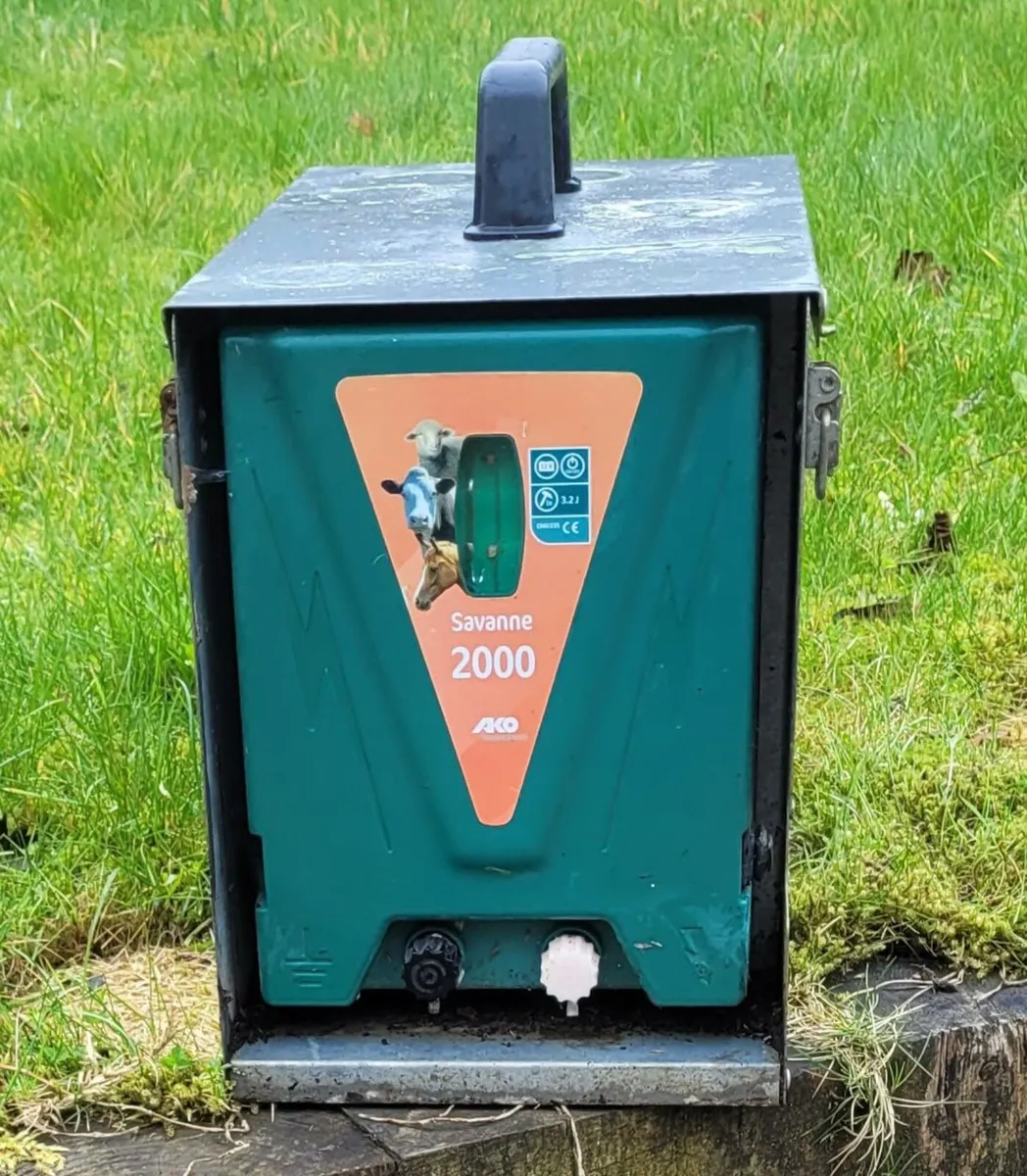Savanne 2000 battery electric fencer - Image 1