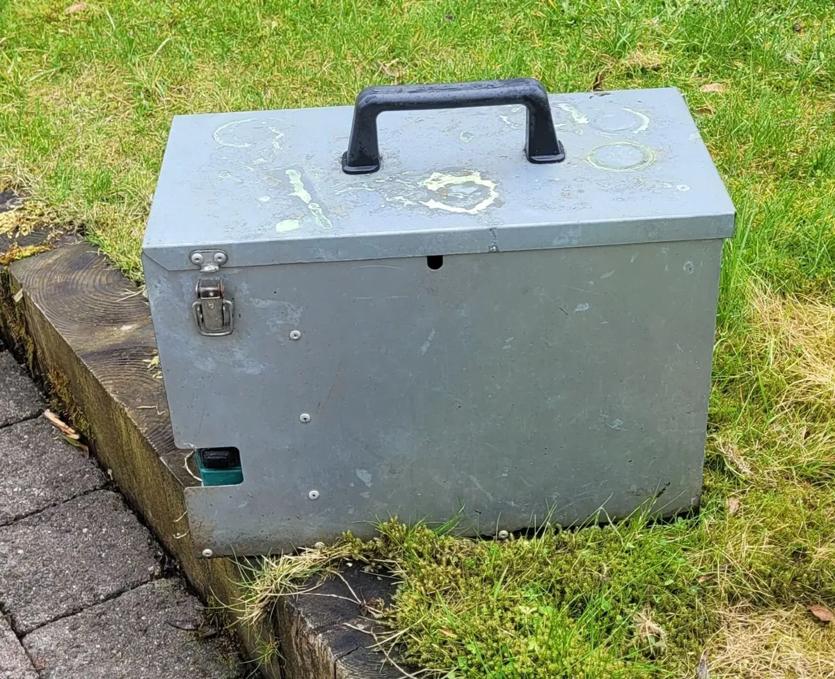 Savanne 2000 battery electric fencer - Image 2