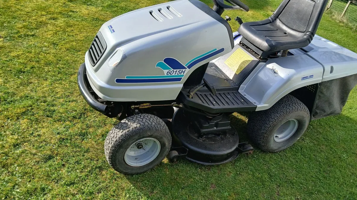 Tractor lawnmower - Image 2