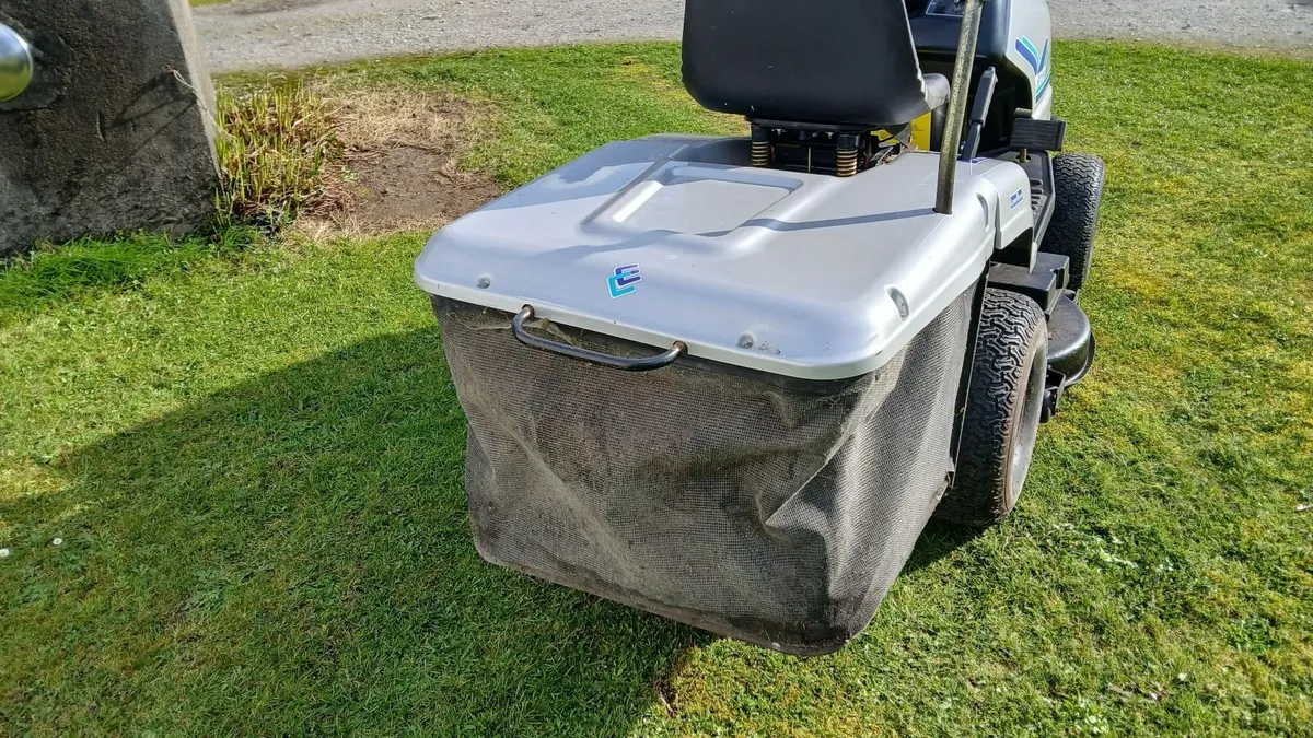 Tractor lawnmower - Image 3