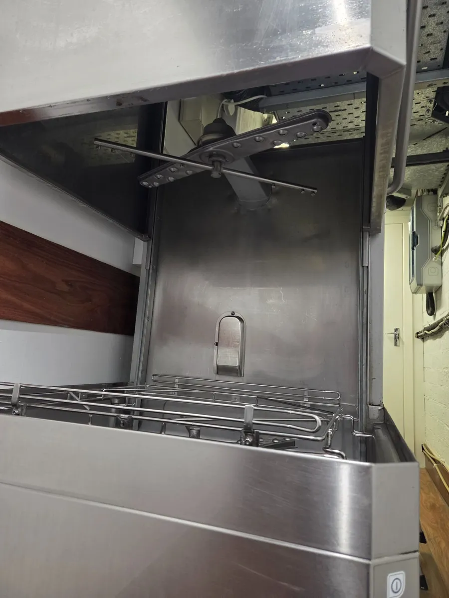 Passthrough dishwasher - Image 2