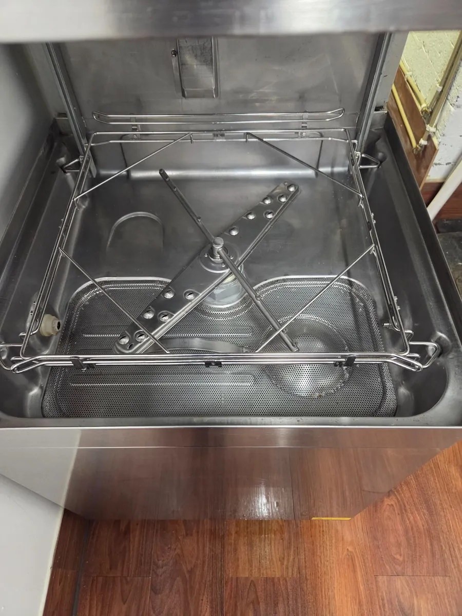 Passthrough dishwasher - Image 3