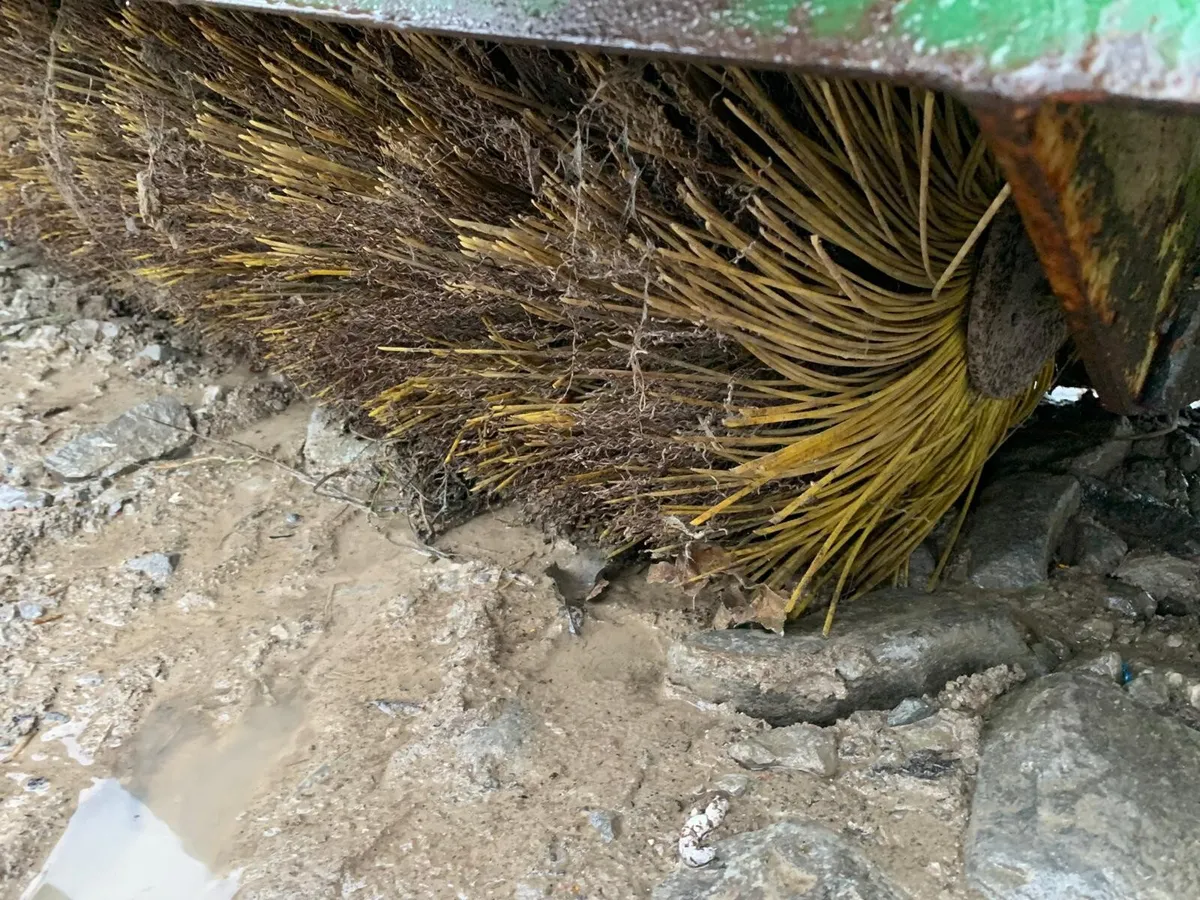 SUTON 1.8M HYD DRIVE BRUSH - Image 4