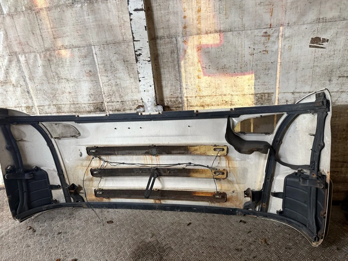 Scania r series grille - Image 2