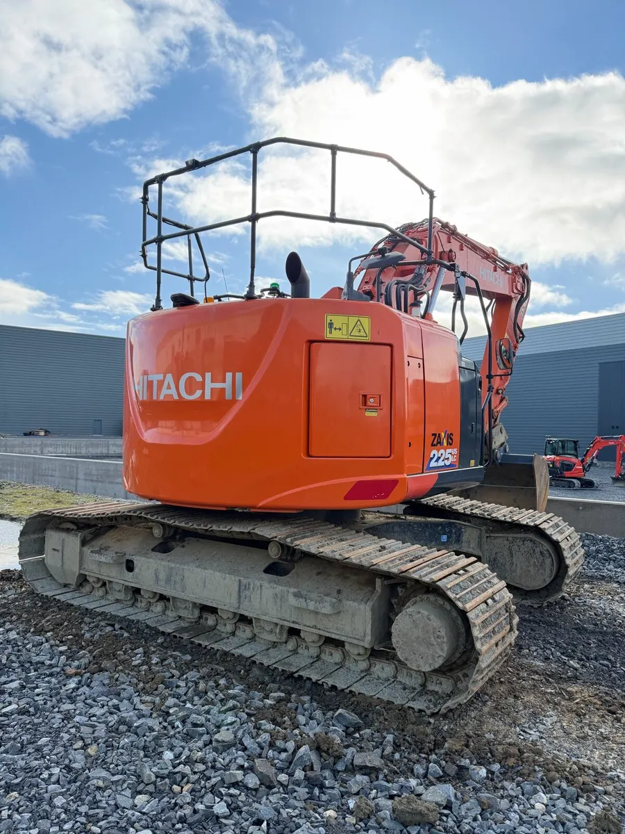 Hitachi ZAXIS 225-6 - Image 3