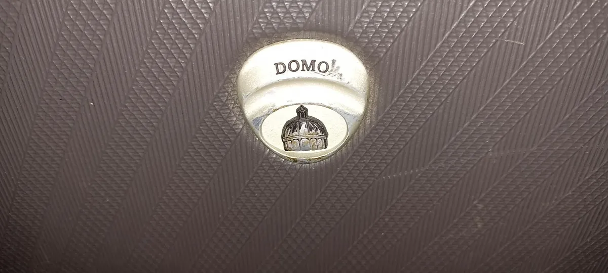 Domo Hardshell Suitcase - Image 2