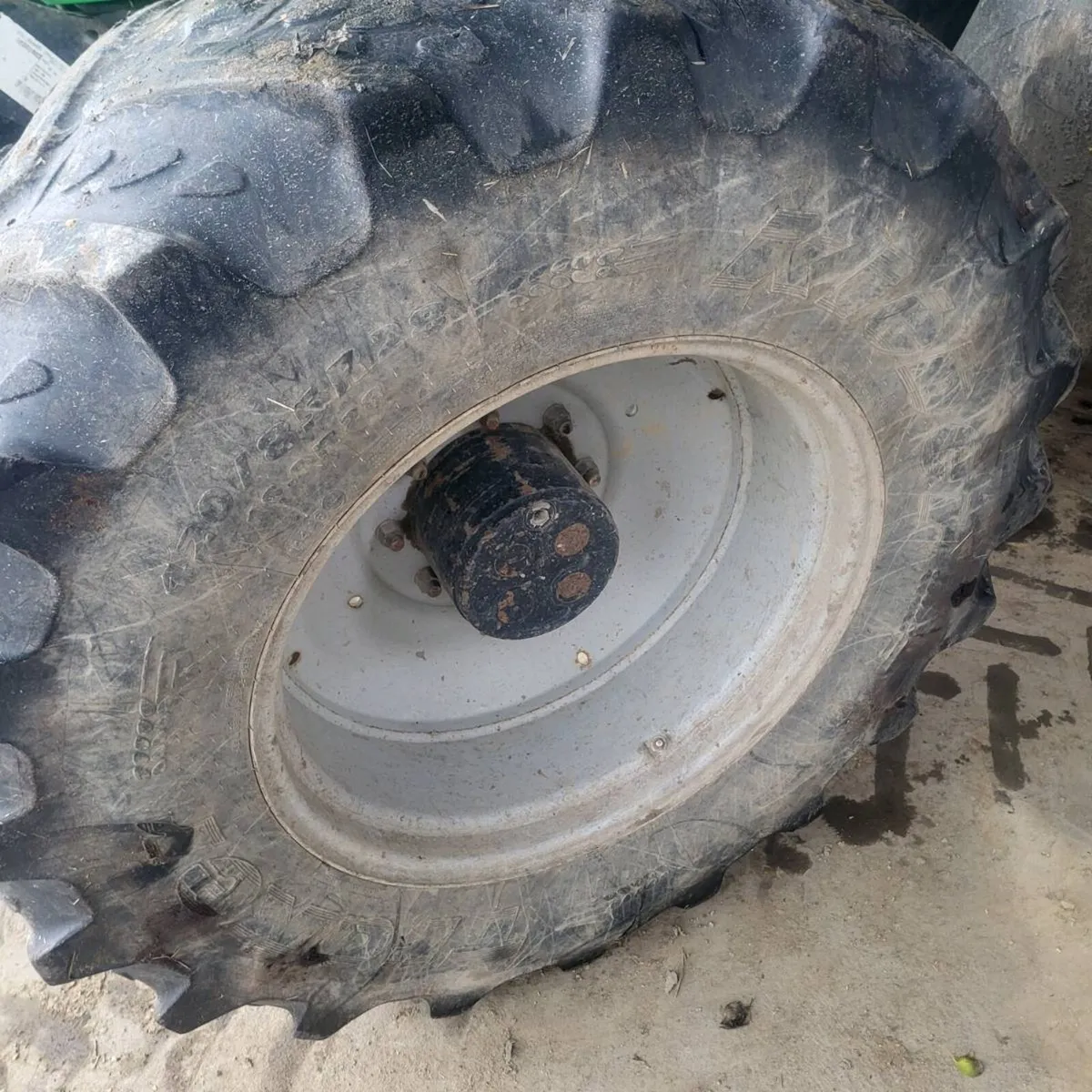 42/85 r28 (16.9r28) kleber - Image 1