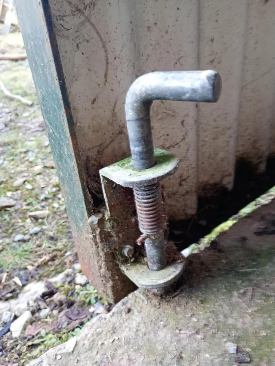 Two shed doors (sliding) - heavy duty (~159x254cm) - Image 4