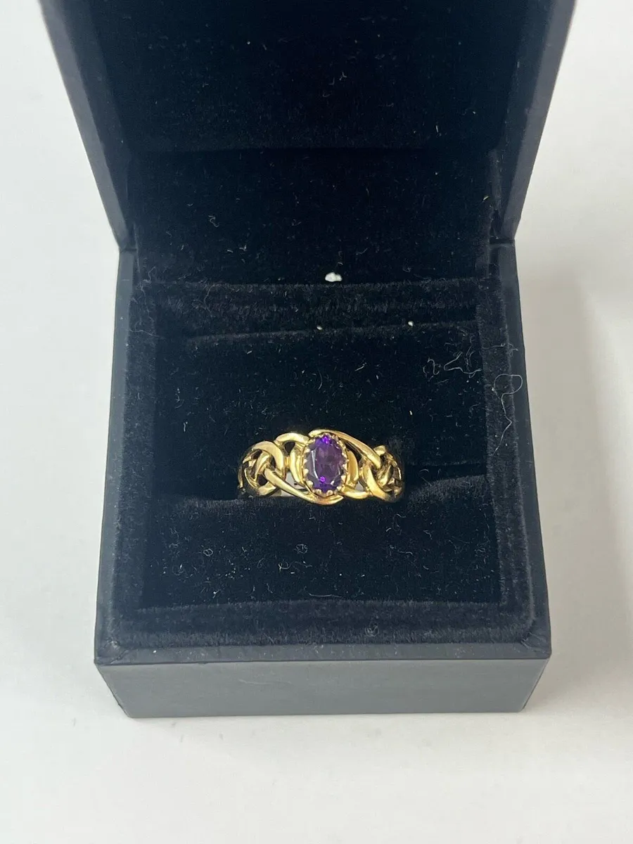 9k gold ring with purple stone - Image 1