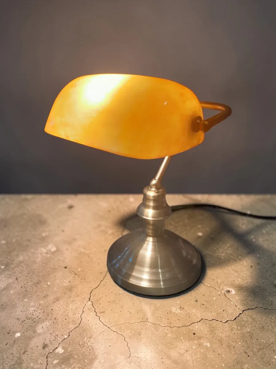 Marbled amber glass banker's lamp - Image 1