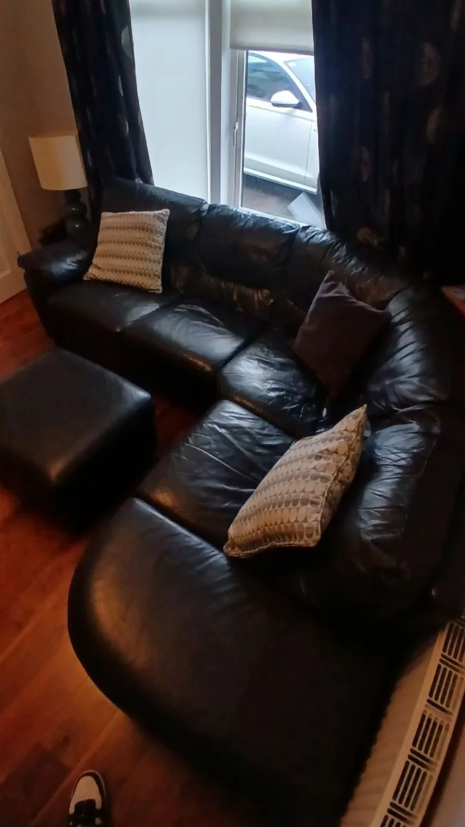 Corner sofa black leather with foot stool - Image 2