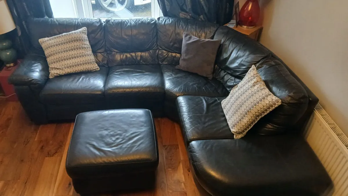 Corner sofa black leather with foot stool - Image 3