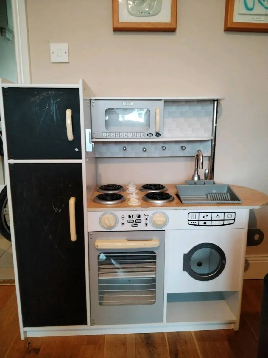 Toy kitchen free to take - Image 1