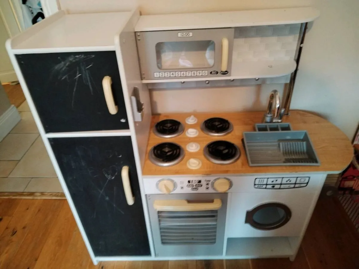 Toy kitchen free to take - Image 2