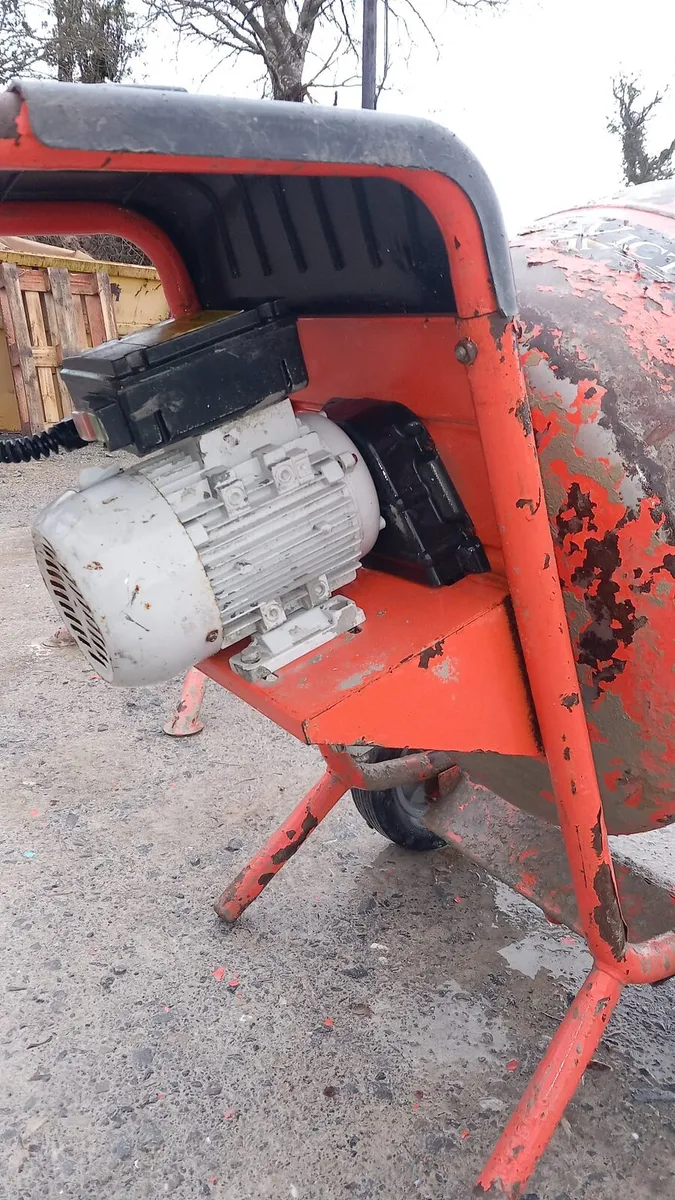 Cement mixer and stand - Electric 110v - Image 3