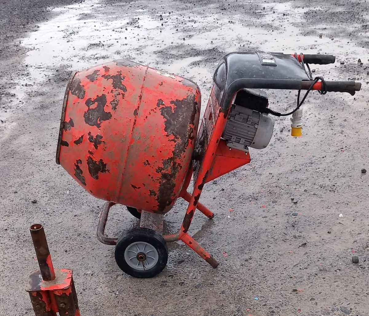Cement mixer and stand - Electric 110v - Image 1