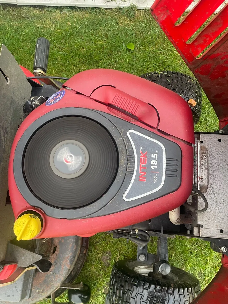 Snapper LT200 ride on mower - Image 2