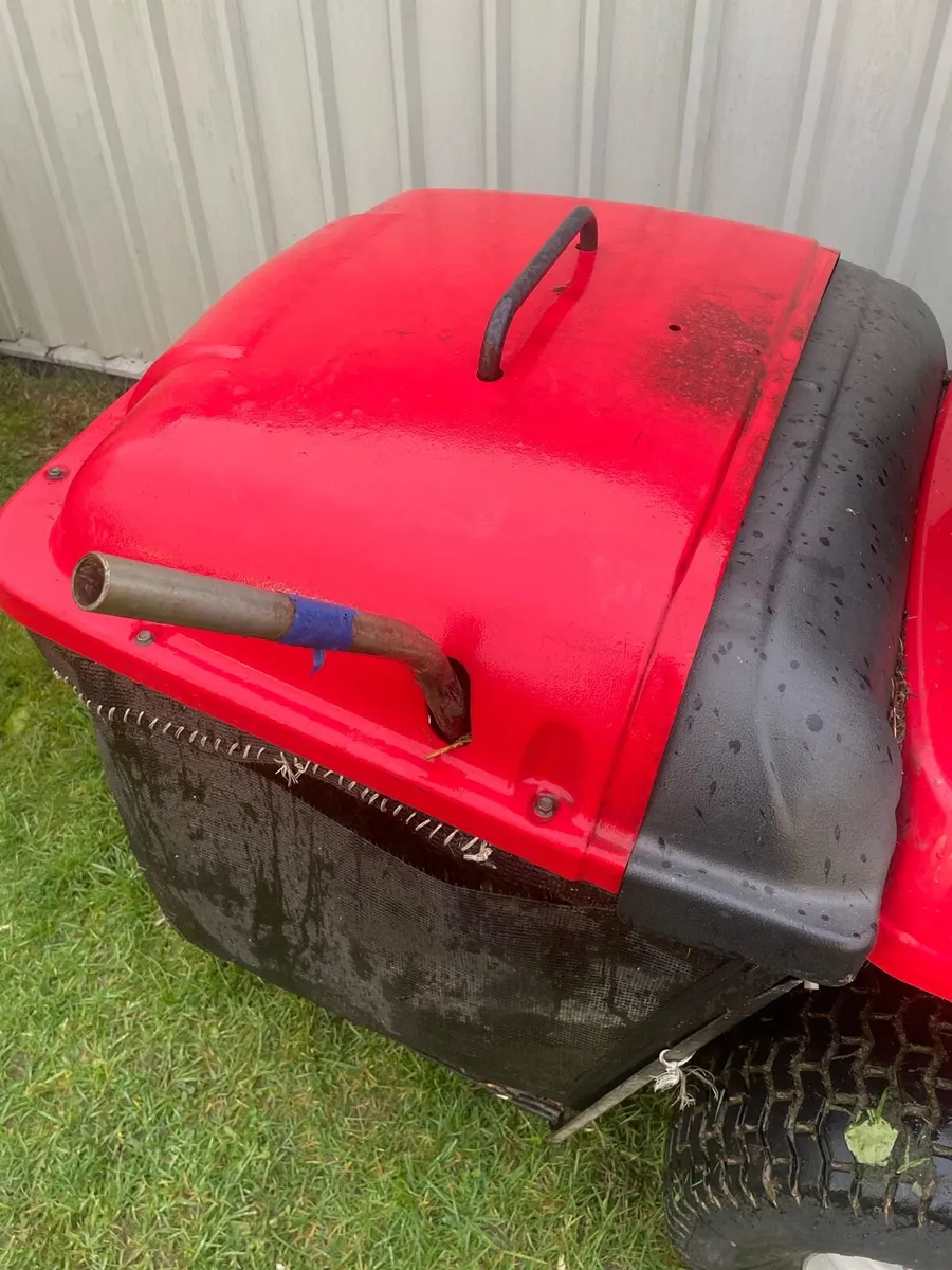 Snapper LT200 ride on mower - Image 4